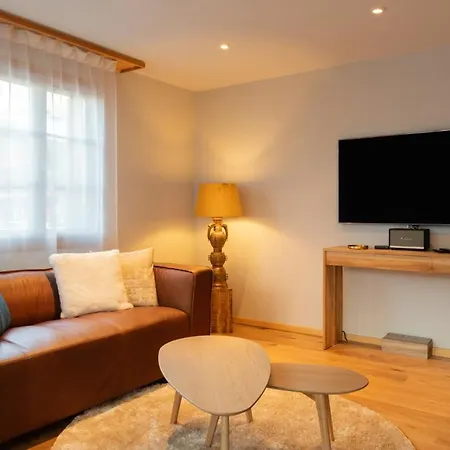 The Blue Ice - Grindelhomes