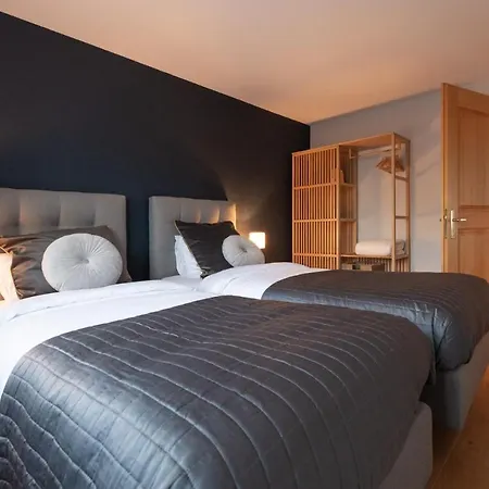 The Blue Ice - Grindelhomes Grindelwald